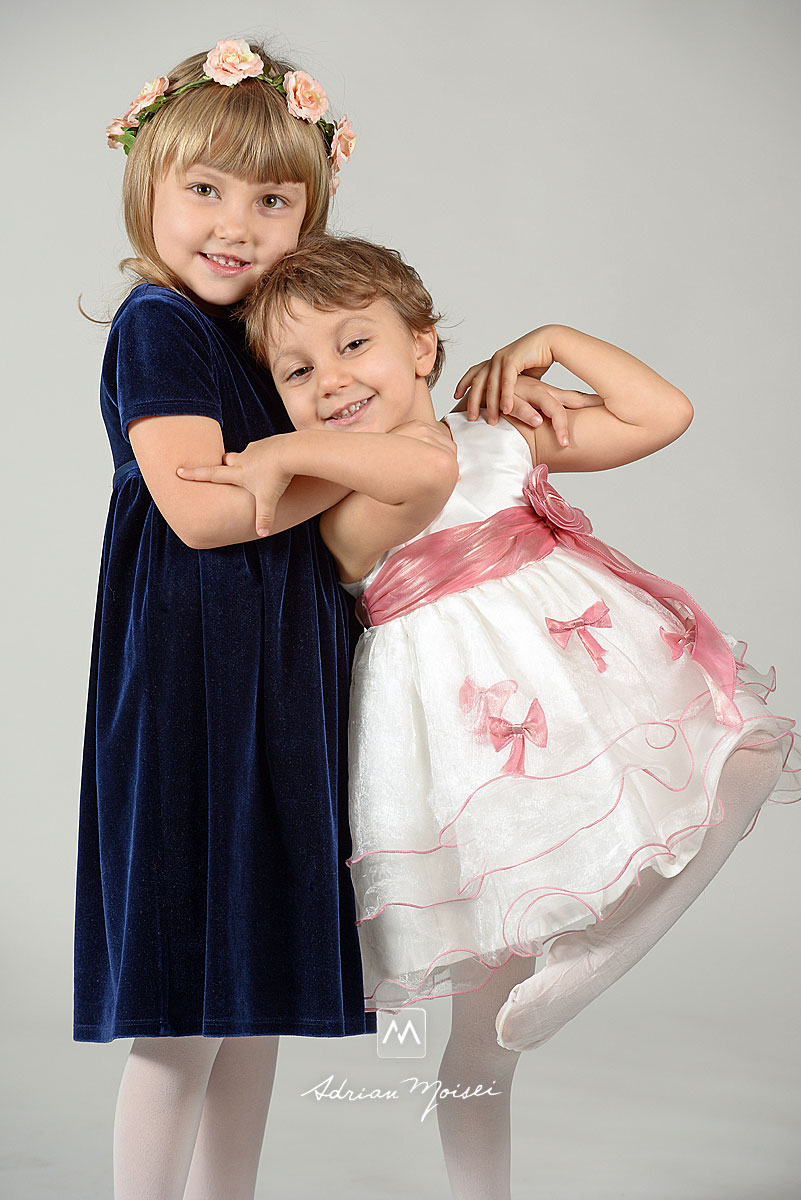 Portret de fetiță în studio, fotografii facute in studio foto Iași