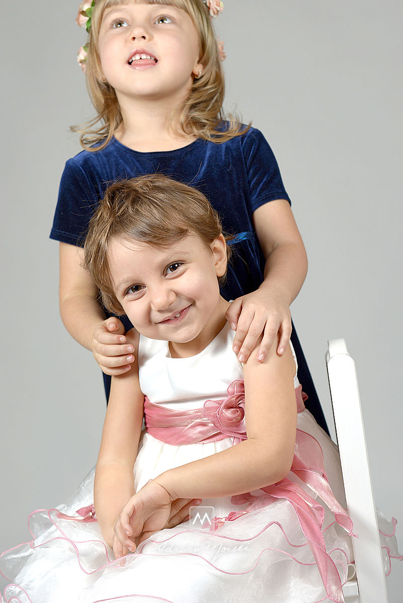 Portret de fetiță în studio, fotografii facute in studio foto Iași