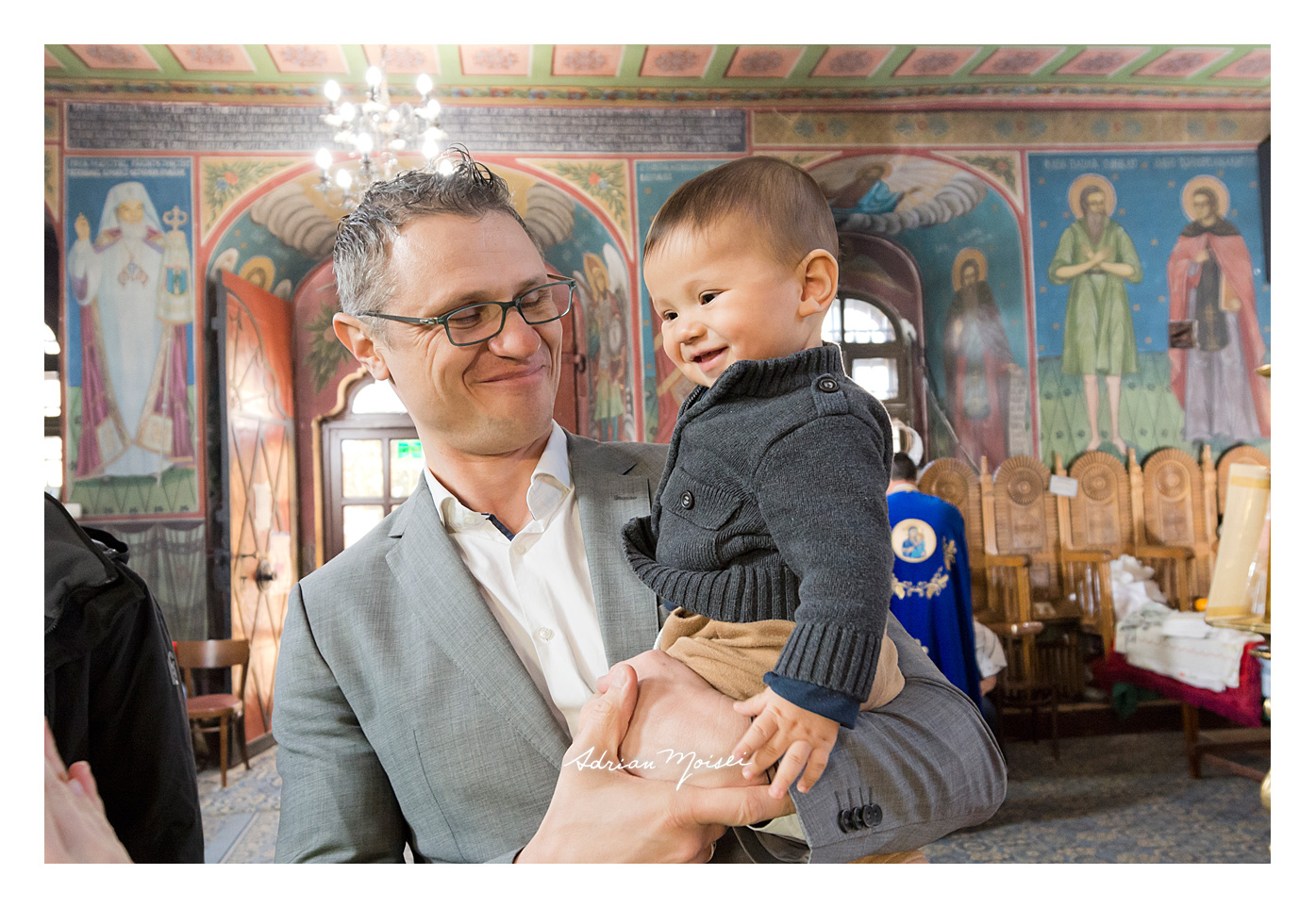 Fotografie de botez Iași la biserica Bărboi, de Adrian Moisei, fotograf botez Iași