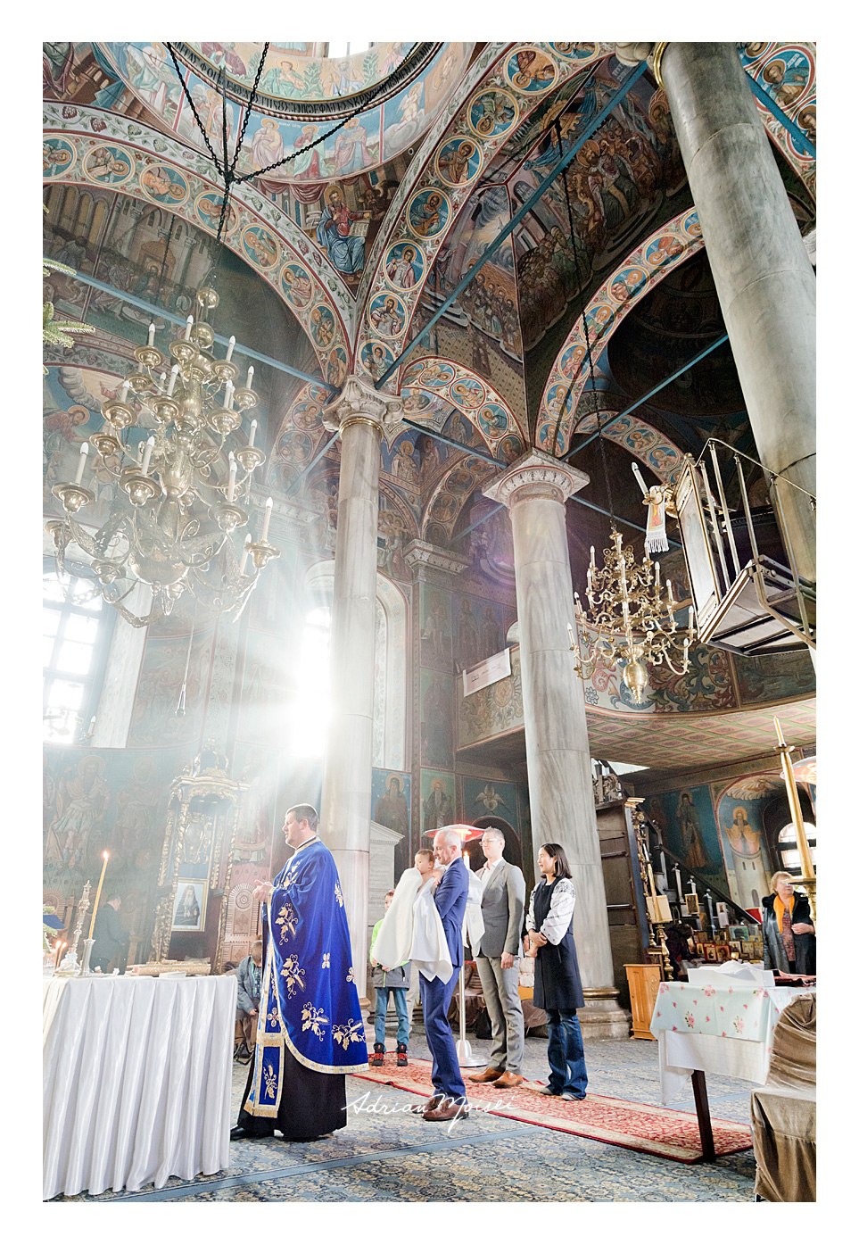 Fotografie de botez Iași la biserica Bărboi, de Adrian Moisei, fotograf botez Iași