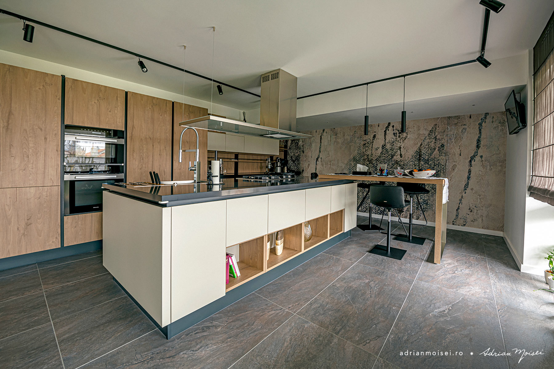 Fotograf arhitectura Iasi pentru Rovere Mobili, cel mai mare furnizor de mobila italiana din Romania. Studio foto video Iasi, Adrian Moisei