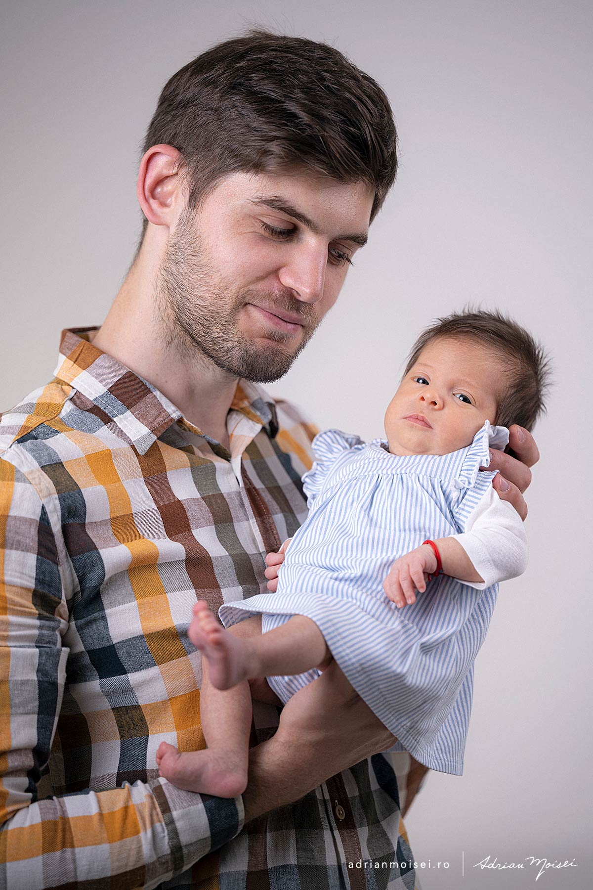 Fotograf bebelusi copii si familie in Iasi, studio foto Iasi, Adrian Moisei