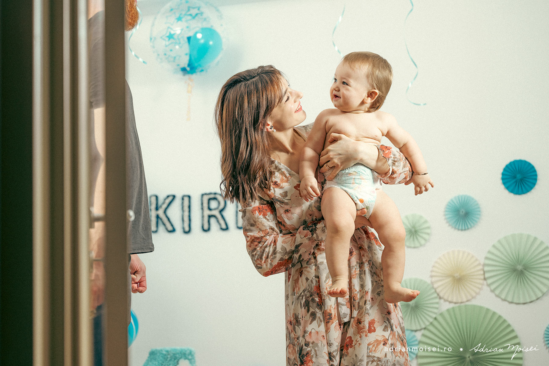 Fotograf bebelusi, copii si familie, aniversare, copilas la 1 an, studio foto video, Adrian Moisei