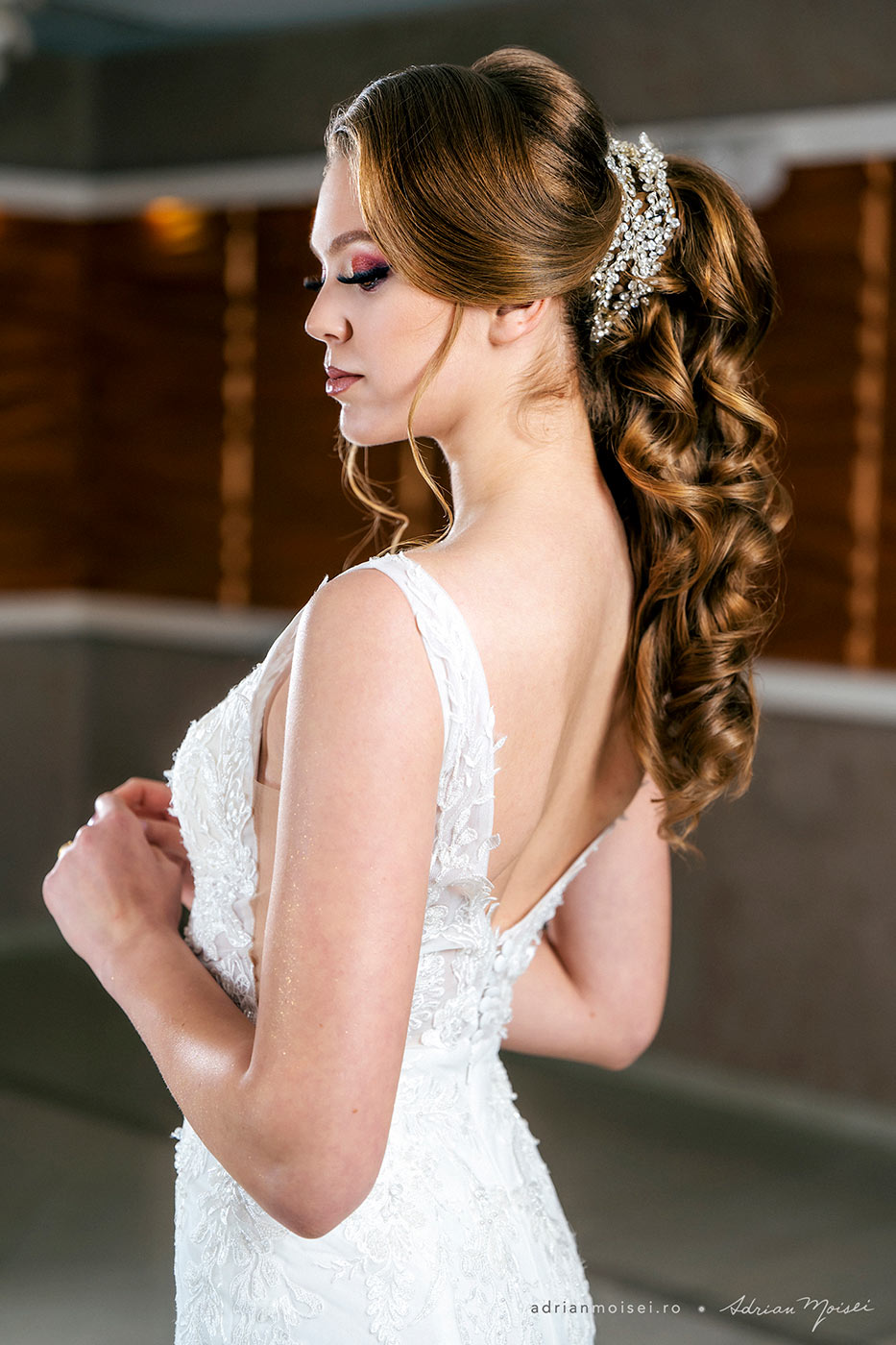 Colaborare intre fotograf nunta Iasi, Adrian Moisei, salon de coafura si make-up Alpha Style si Reya rochii de mireasa