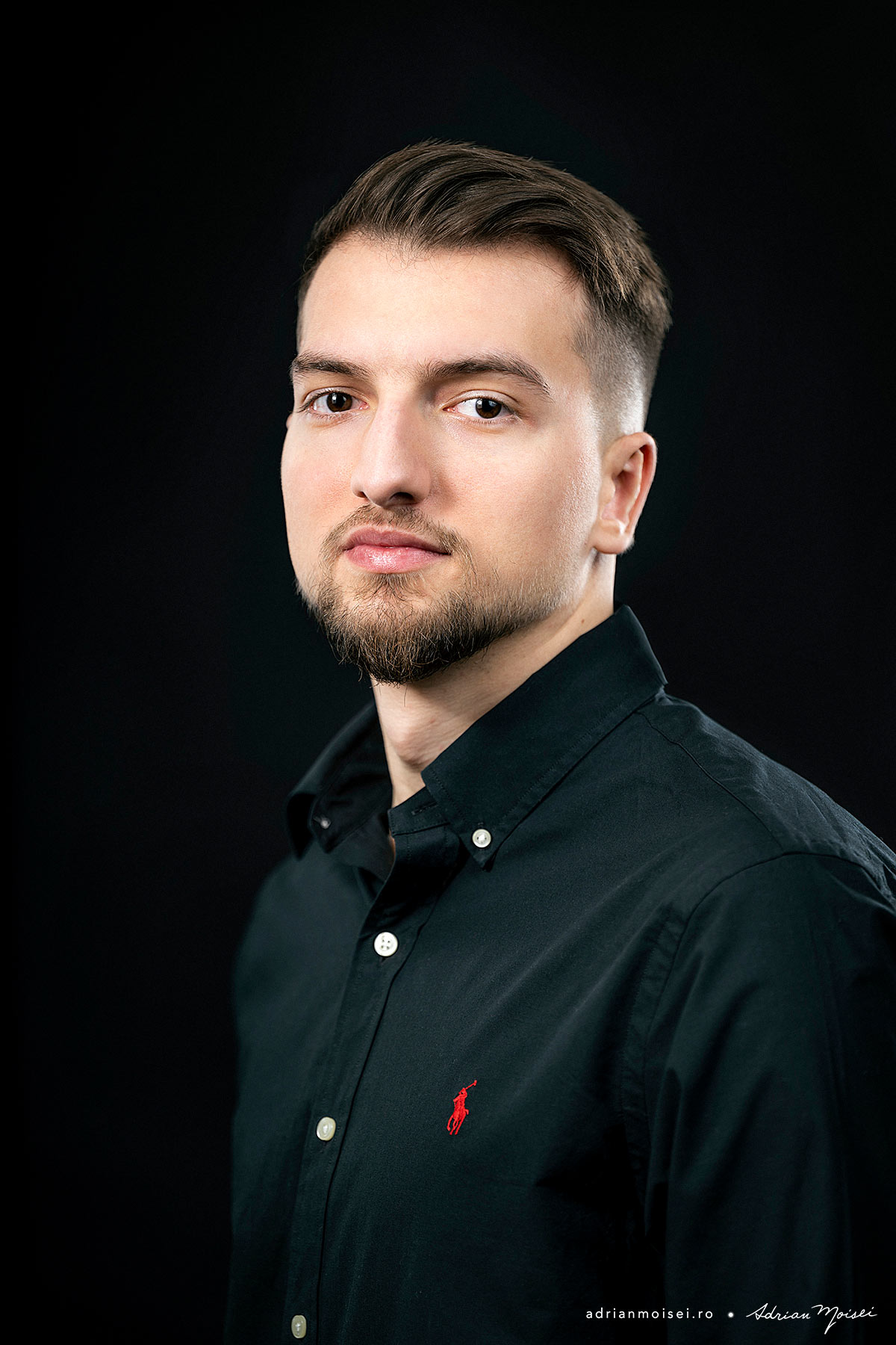 Profile photos for skilled freelancer in web solutions for Web and Mobile - Dan Diaconu - at fotograf Iasi - Adrian Moisei