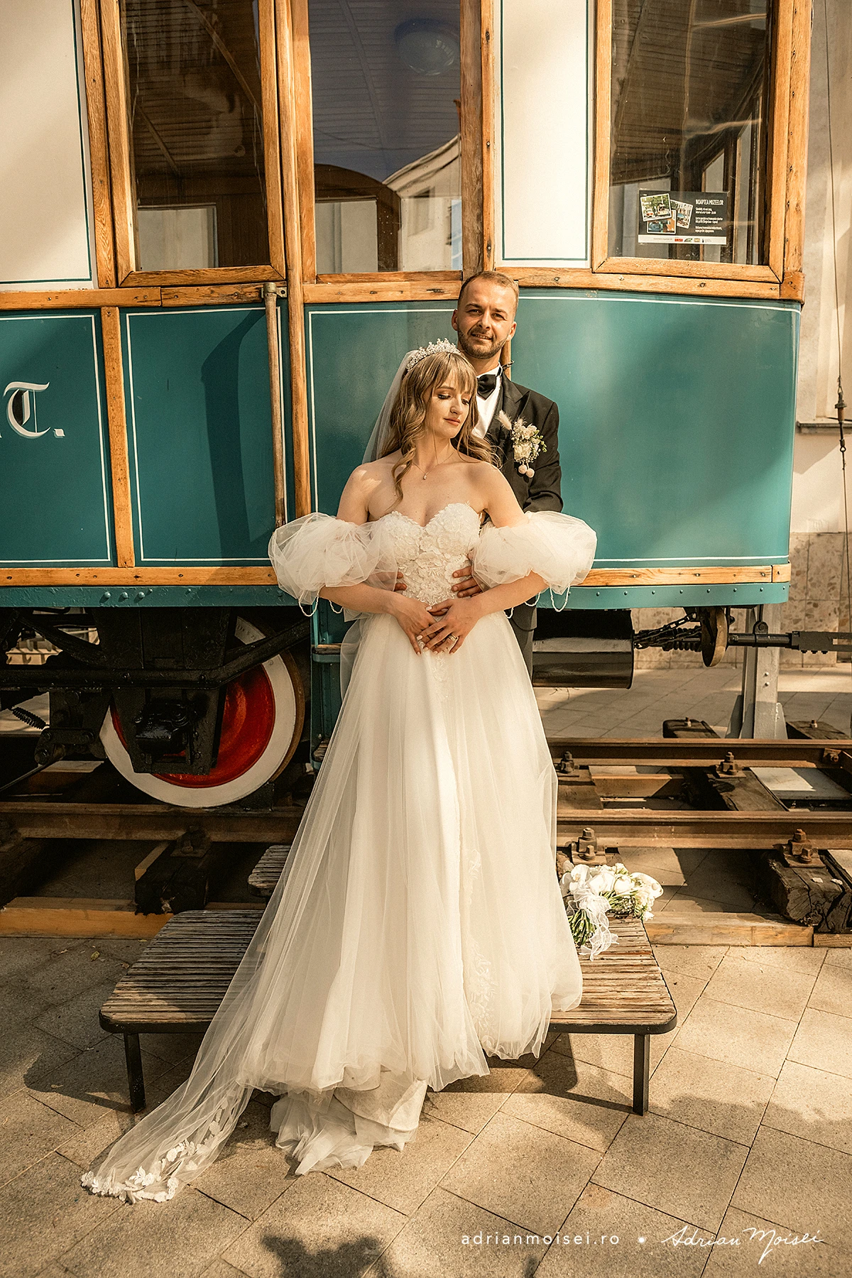 portrete cuplu casatorie ziua nunta strada lapusneanu tramvai sedinta foto adrian moisei iasi